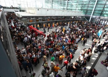 Dy dronë mbi Gjermaninë, 6,500 pasagjerë të prekur nga mbyllja e aeroportit të Mynihut