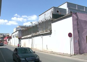 Dy të burgosur përpiqen të arratisen me litar të bërë në kushte të improvizuara, Prokuroria e Tiranës i procedon në gjyq; detaje nga dosja.