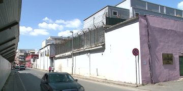 Dy të burgosur përpiqen të arratisen me litar të bërë në kushte të improvizuara, Prokuroria e Tiranës i procedon në gjyq; detaje nga dosja.