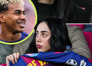 E dashura e Yamal ndodhet në stadium dhe ndjek me entuziazëm 6 golat e Barcelonës përballë Olympiacos-it.