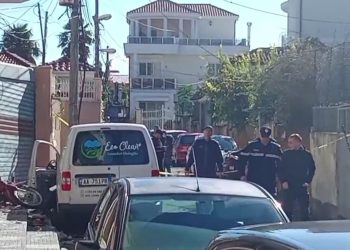 Eksploziv në Shkodër: Makina shpërthen sapo ndizet, plagoset punonjësi i Tatimeve 38-vjeçar.