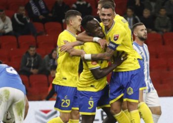 Elbasani mund Tiranën në “Arenën Kombëtare”, verdheblutë rifitojnë terrenin në garën për titull.