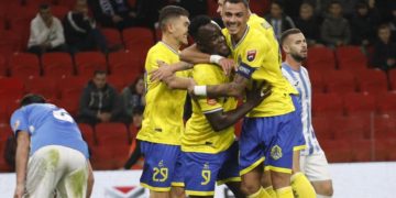 Elbasani mund Tiranën në “Arenën Kombëtare”, verdheblutë rifitojnë terrenin në garën për titull.