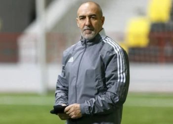 Elbasani sfidon Tiranën, rezultati i keq e shtyn Bordin drejt shkarkimit të trajnerit. Kush është kandidat për të marrë drejtimin?