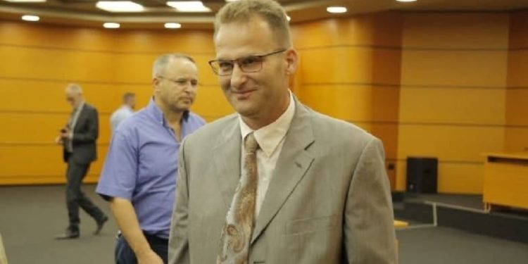 Elvin Gjokaj paraqet aplikacionin e tij për të kandiduar si kreu i SPAK.