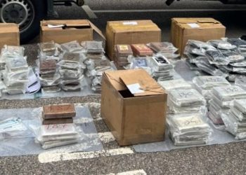 FBI-ja angleze konfiskon 250 kg kokaine në Londër, arrestohen tre persona.