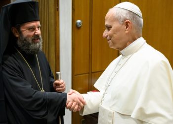FOTOT/ “Mesazh për paqe dhe të rinjtë”, Kryepiskopi Joan viziton Papa Leonin XIV