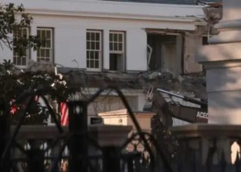 FOTOT/ Një segment i krahut lindor të Shtëpisë së Bardhë shembet, ndërsa Trump fillon ndërtimin e sallës së re të ballove me një kosto prej 250 milion dollarësh.