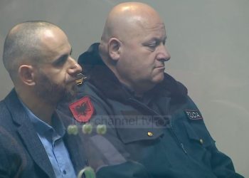 Fatmir Pjetri i dha një goditje me hekur në kokë gardianit, ngjarje që ndodhi gjatë tentativës për arrati nga “Burgu 313”: u dëgjuan zhurma dhe të bërtitura.