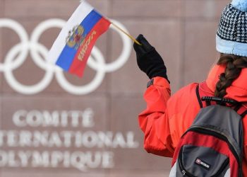 Federata Botërore e Skive ndalon pjesëmarrjen e sportistëve rusë dhe bjellorusë në Lojërat Olimpike Dimërore, Federata ruse e cilëson këtë si politikë diskriminuese.