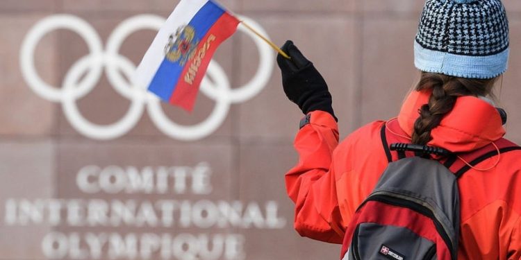 Federata Botërore e Skive ndalon pjesëmarrjen e sportistëve rusë dhe bjellorusë në Lojërat Olimpike Dimërore, Federata ruse e cilëson këtë si politikë diskriminuese.