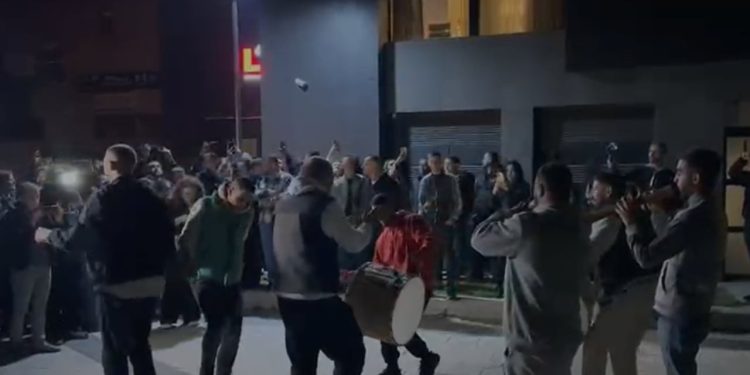 Festa e LDK-së fillon në Prishtinë, rezultatet fillestare e rendisin Përparim Ramën në vendin e parë.