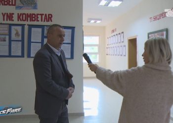 Fiks Fare/ Nxënësit mësonin anglisht nën ndikimin e alkoolit. Profesori pushon nga puna për konsum të lëndëve alkoolike.