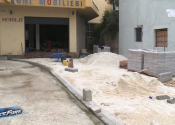 Fiks Fare e bëri virale ankesën drejtuar Kryeministrit për ngjarjen kur i 'forti' zuri derën e banesës, ndërsa Bashkia e Vlorës nuk ofroi ndihmë!