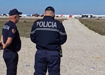 Fillon procedura për të marrë mostra nga 2100 ton mbetje të rrezikshme në Porto Romano.