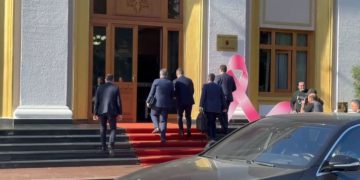 Fillon seanca plenare: ‘Drejtësia’ raportojnë sot në Kuvend, arrijnë Altin Dumani, Adnand Xholi dhe Klodian Braho.
