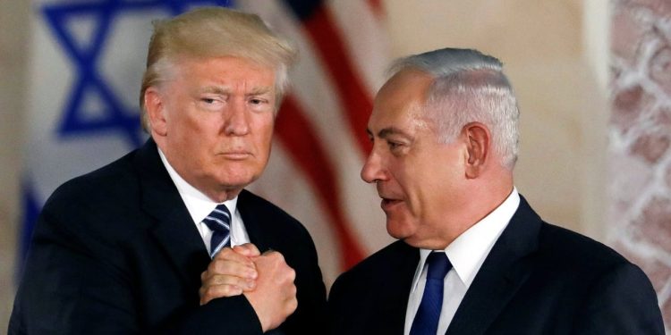 Flamuj amerikanë dhe thirrje entuziaste në Tel Aviv, Izraeli niset për pranimin e Trumpit