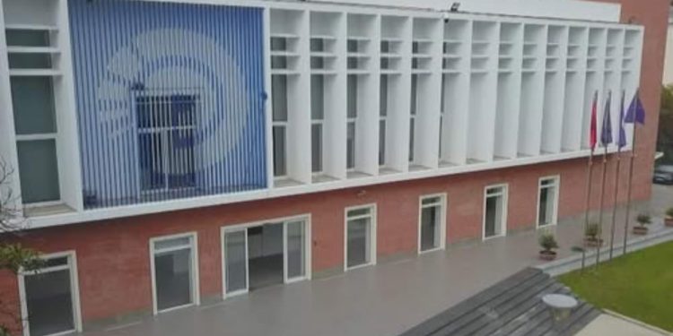Florjan Binaj kandidojnë për kryebashkiak të Tiranës/ Ish-deputeti i PD: E preferoj të jem pranë një Berishe që më përdor, sesa të fshihem nga skena politike