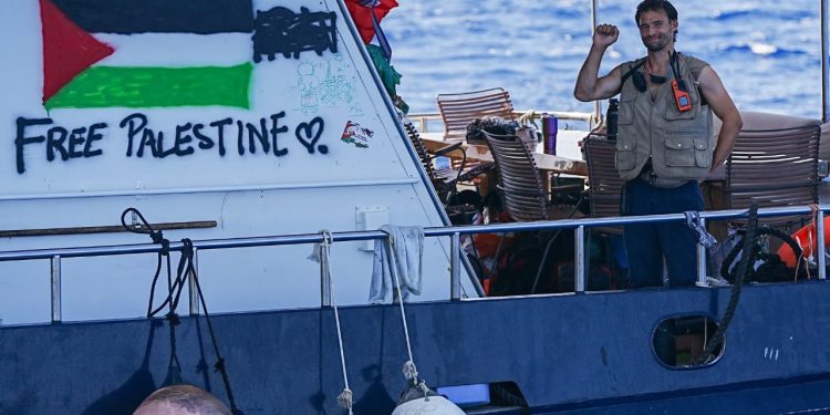 Flota me Greta Thunberg në bordin e saj në rrugë për në Gaza, Italia dhe Izraeli në pritje të veprimeve/ Çfarë mund të ndodhë brenda disa orëve?