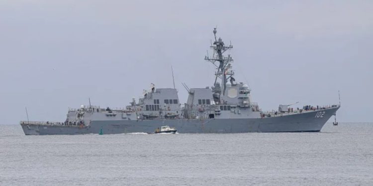 Forcat amerikane godasin një anije të dyshuar për trafikimin e drogës, dy të vdekur në bord.