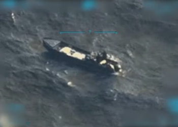 Forcat amerikane sulmojnë një anije të dyshuar për trafik droge në bregdetin e Venezuelës, gjashtë të vdekur.