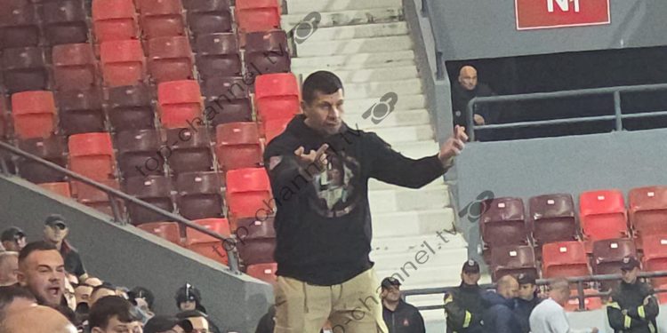 Foto-Lajm/ Tifozi serb ofendon kombëtaren me gjeste provokuese