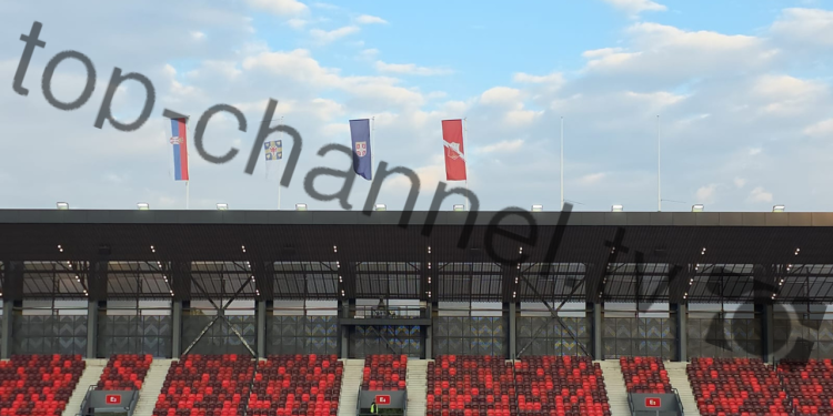 Foto+Video/ Veprimi i papranueshëm i serbëve, mungon flamuri shqiptar në stadiumin e Leskovcit