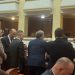 Fotolajm/ Bashkimi i Këlliçit me Ballën, mbledhja e deputetëve të PD-së përreth Berishës në sallën e Kuvendit
