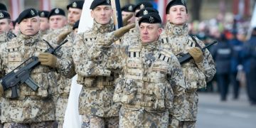 Fqinjët e Rusisë në gatishmëri për konflikti, Letonia vendos tabela për udhëzimin e qytetarëve mbi mënyrat e fshehjes në bunkerë.