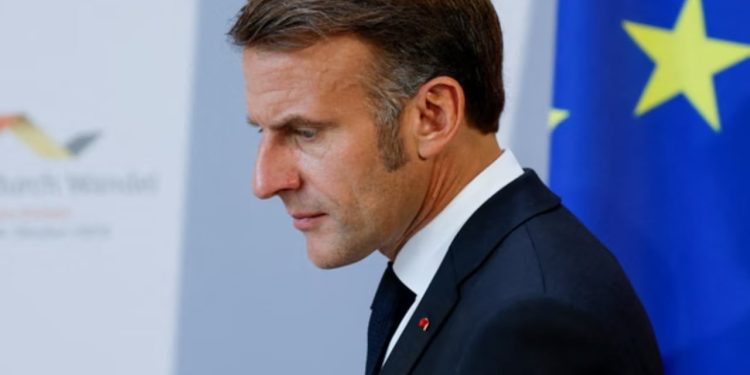 Franca përballë një krize të thellë politike, Macron në situatë presioni: Zgjedh dorëheqjen ose shpall zgjedhje të reja.