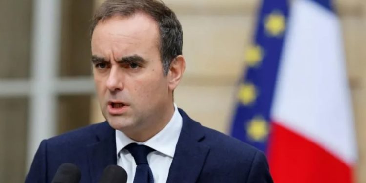 Franca përballet me krizë politike; Kryeministri Lecornu tenton të parandalojë zgjedhjet e reja duke paraqitur një pakt të ri buxhetor.