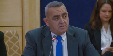 Fredi Beleri përdor greqishte në Tiranë/ Rëndësi për Shqipërinë në mbledhjen e Stabilizim-Asociimit, kërkon një universitet grek dhe shpreh shqetësime për lirinë e fesë.