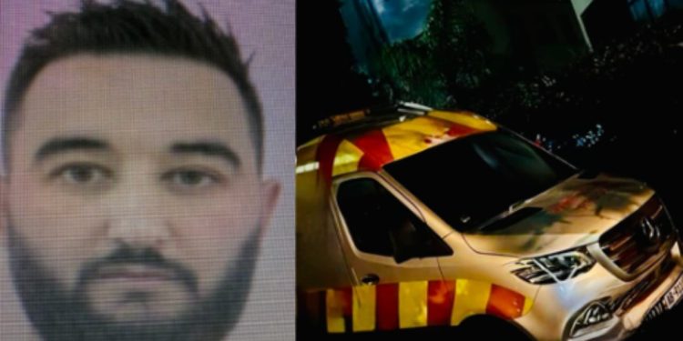 Furgoni i mbushur me armë, shoqërohet nga 20 individë. TCH publikon fotografinë e mjetit të parkuar në zonën e 'Myslym Shyrit'.