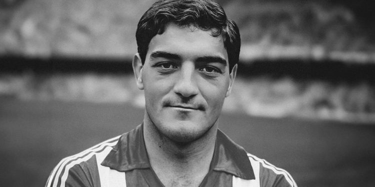 Futbolli spanjoll në pikëllim, njofton ndarjen nga jeta të ish-futbollistit që u zhvillua në akademinë e Real Madrid dhe pati një përplasje të famshme me Maradonën.