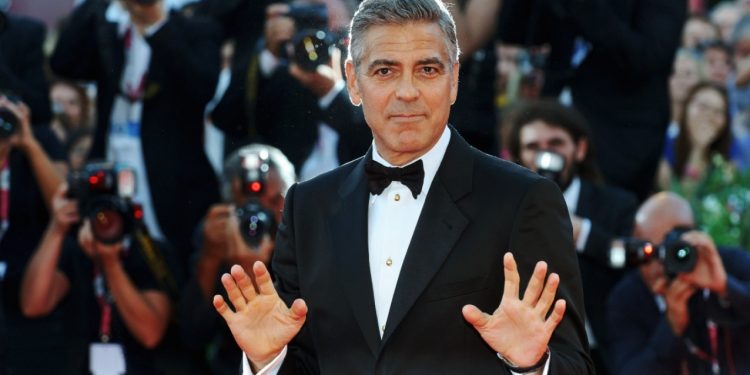 George Clooney sqaron arsyet pse zgjodhi t’i rrisë fëmijët jashtë industrisë së Hollywood-it.