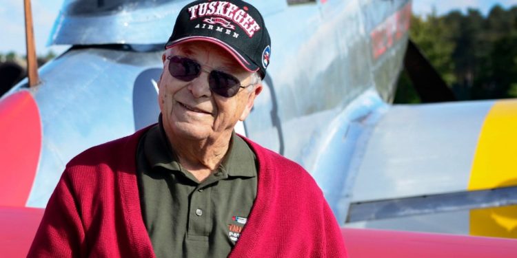 George Hardy, piloti i fundit nga Evropa që mori pjesë në Luftën e Dytë Botërore, ndërron jetë në moshën 100 vjeçare.