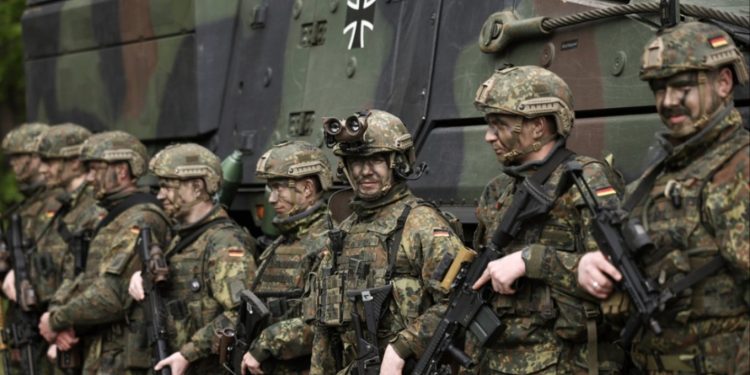 Gjashtë nga dhjetë gjermanë e refuzojnë shërbimin ushtarak të rastësishëm, tregon një sondazh.