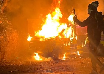 Gjashtë persona janë arrestuar në Dublin pas ngjarjeve të dhunshme pranë hotelit që përdorej për strehimin e azilkërkuesve.