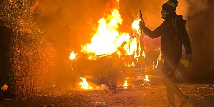 Gjashtë persona janë arrestuar në Dublin pas ngjarjeve të dhunshme pranë hotelit që përdorej për strehimin e azilkërkuesve.