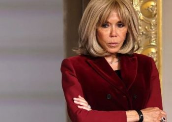 Gjashtë persona përballen mehetimin në Paris për ngacmim online ndaj Brigitte Macron, ndërsa shpërndajnë në rrjet teori për identitetin e saj gjinor.