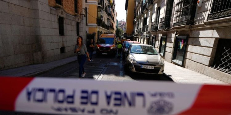 Gjashtëkatëshja në Madrid shembet, 2 persona humbin jetën dhe 10 të tjerë plagosen, 2 individë të tjerë ende të paaktivizuar.