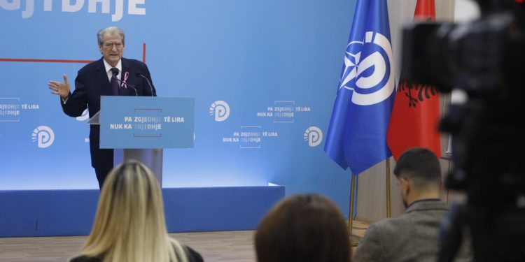 “Gjykata Kushtetuese” shpalli vendin vakant të Sonila Bejtjas, Berisha akuzon Sokol Sadushin për përgatitjen e një puçi kushtetues