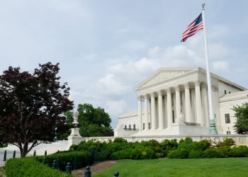 Gjykata Supreme e SHBA-së shpall në përputhje me Kushtetutën ligjin që ndalon përdorimin e armëve nga individët që konsumojnë droga.