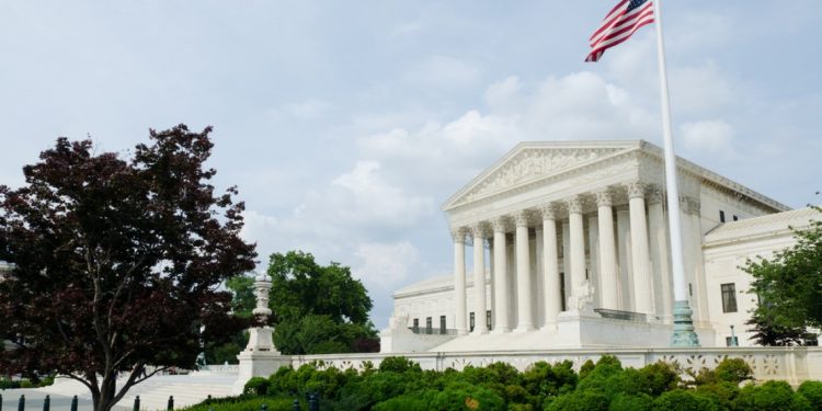 Gjykata Supreme e SHBA-së shpall në përputhje me Kushtetutën ligjin që ndalon përdorimin e armëve nga individët që konsumojnë droga.