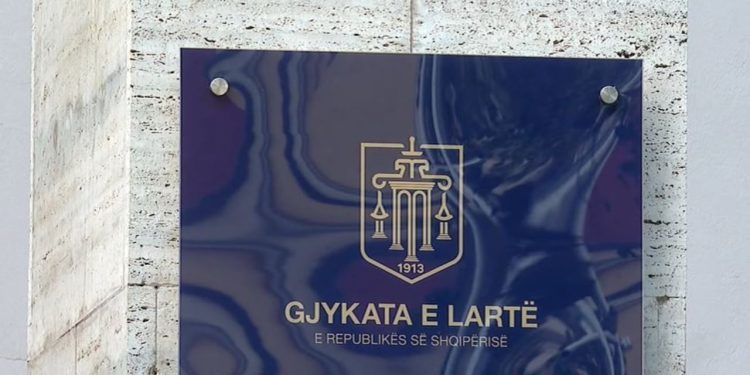 Gjykata e Lartë bën thirrje për përjashtimin e Holta Zaçajt nga shqyrtimi i kërkesës së Naureda Llagamit.