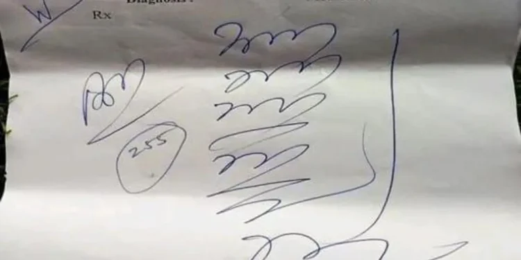 Gjykata në Indi jep urdhër për mjekët: Ndryshoni mënyrën e shkrimit të dorës.