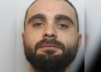 Gjykatësi britanik i drejtohet shqiptarëve: Turp që nuk kontriboni në Shqipëri, por angazhoheni në aktivitete kriminale këtu.