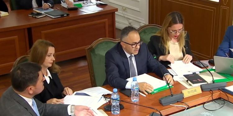 “Gjyqësori përbën kulmin e problemit”/ Deklarata e kryetarit të KLGJ në komision: Po ashtu kam përjetuar humbjen e babait në detyrë