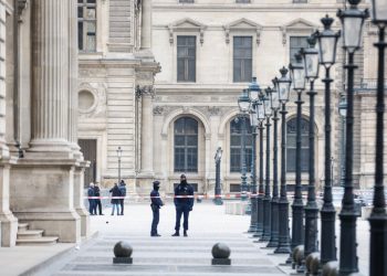 Grabitja e bujshme në Luvër: Më shumë se 150 mostra ADN-je në proces hetimi, Prokuroria: "Shpresat janë të pakta" për rikuperimin e bizhuterive.