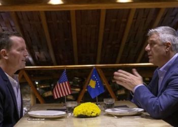 Grenell kritikon Von der Leyen në vizitën e saj në Kosovë: Si mund të jepni këshilla kur gjykata juaj mban Thaçin në burg?